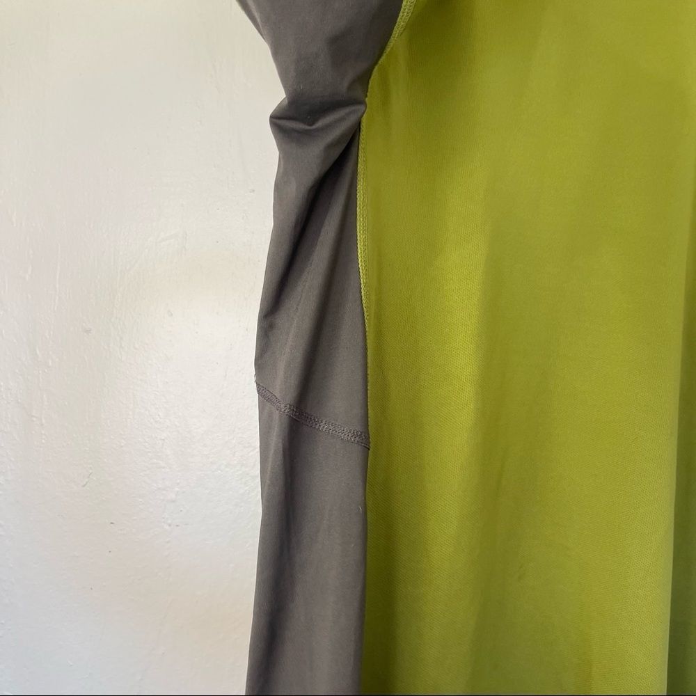Columbia Titanium Green & Gray Short Sleeve Athletic Sports Comfy Shirt - Picture 4 of 7